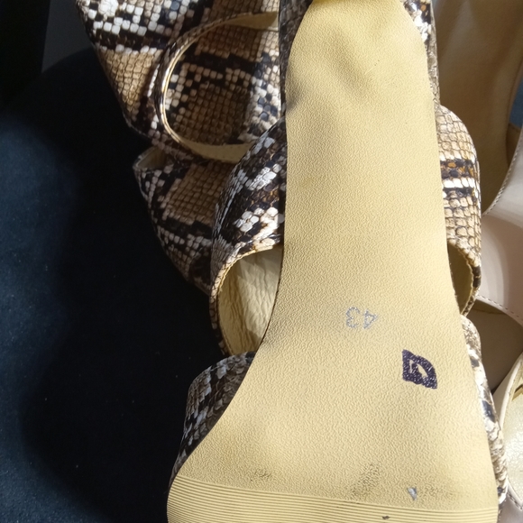 BOGOFREE SZ9.5 HEELS. GREAT CONDITION - Picture 16 of 16